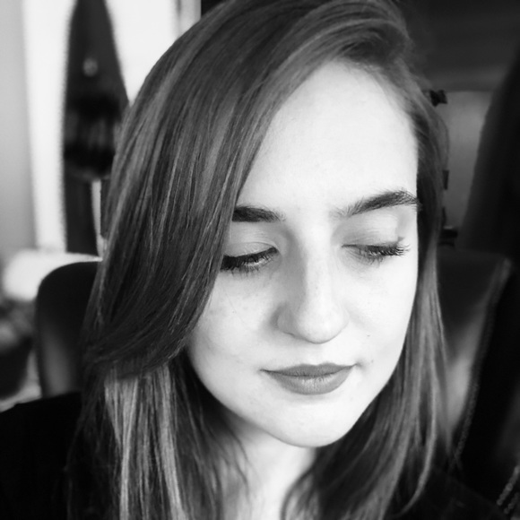 Meet Your Posher, J.C. Of Sapiochic 💋 - Picture 2 of 3